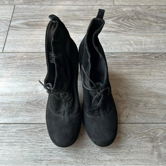 Clarks Indigo Black Suede Leather Heel Ankle Bootie Boots - Picture 3 of 15